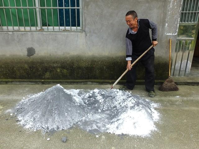 碳酸氢铵颜色图片大全(碳酸氢铵是好氮肥)