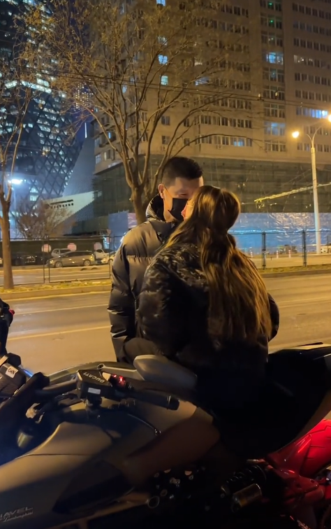 刘强东前妻痞幼个人简历(痞幼为钱未婚先孕？)