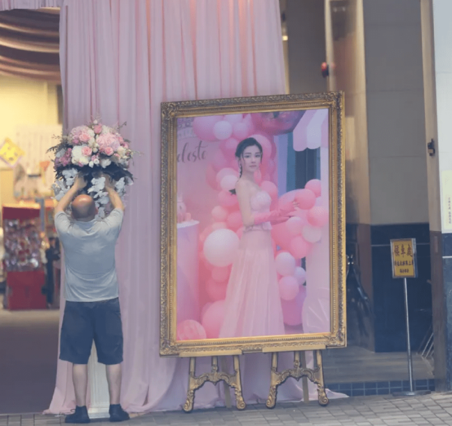 香港名媛蔡天凤葬礼举行 方媛送别蔡天凤画面曝光