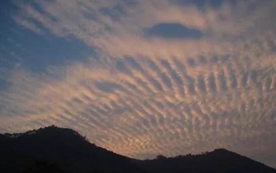 地震云是什么样子的_云彩谚语的科学依据