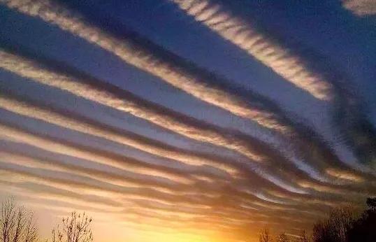 地震云是什么样子的_云彩谚语的科学依据