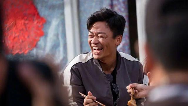 王宝强冯清疑同居原因（王宝强和女友罕见出席家庭聚会）(1)