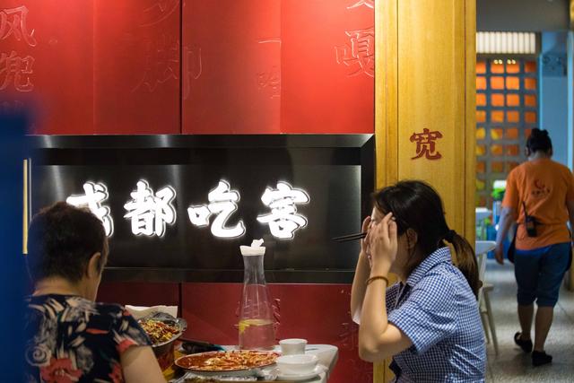 成都人气最旺的网红餐厅，一篇攻略打卡成都六大网红餐厅(1)