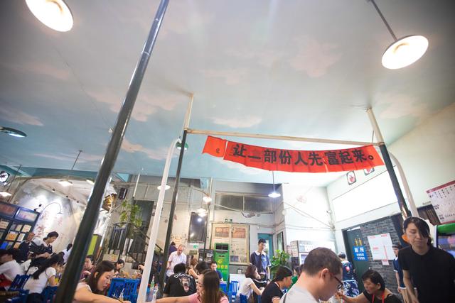 成都人气最旺的网红餐厅，一篇攻略打卡成都六大网红餐厅(41)