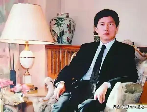 北京中产富婆人设崩塌（充值5000万住洗浴中心）(2)