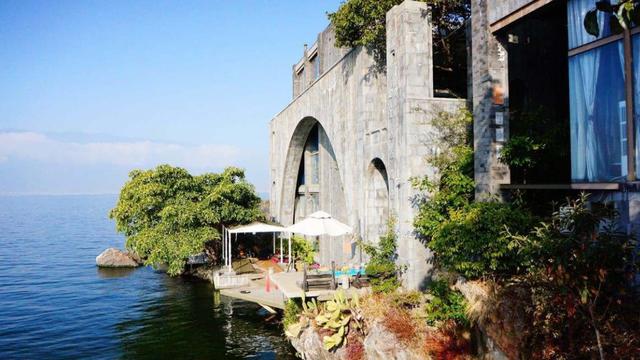 杨丽萍月亮宫建造始末（这里最著名的景点就是杨丽萍的太阳宫和月亮宫）(5)