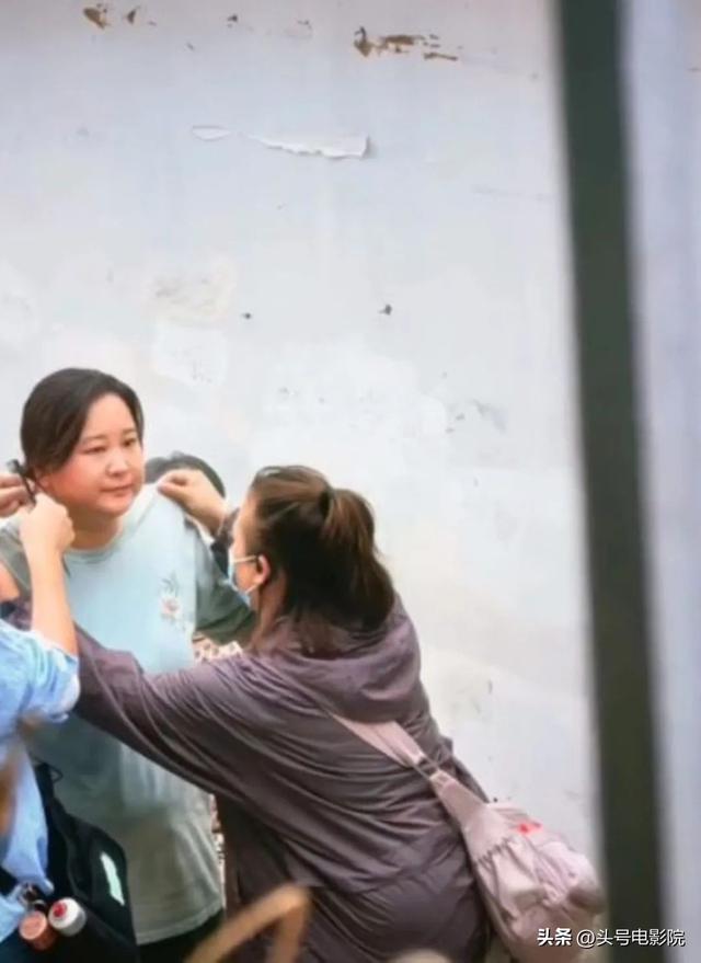 贾玲120斤胖了（40岁拍新片演女拳击手）(1)