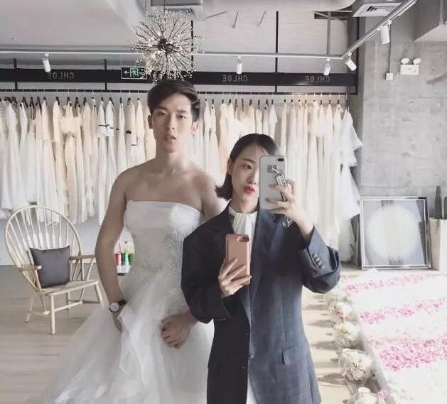 刘阳和阿沁分手33天(最惨网红阿沁宣布和刘阳分手)(1)