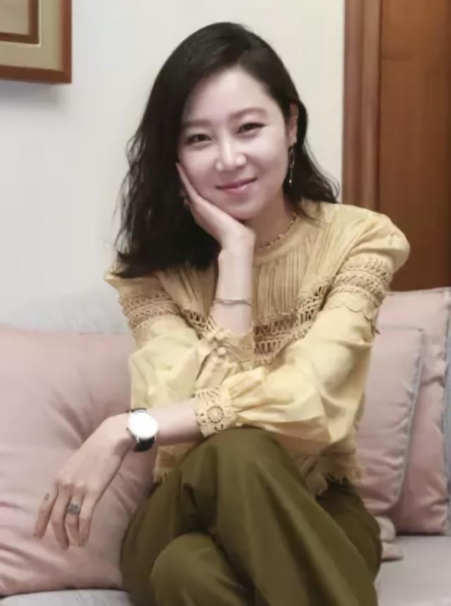 韩国明星同款衣服品牌（这些年韩星都爱的时尚品牌）(5)