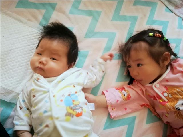 陈小春应采儿第二胎生了个什么（应采儿二胎产子）(9)