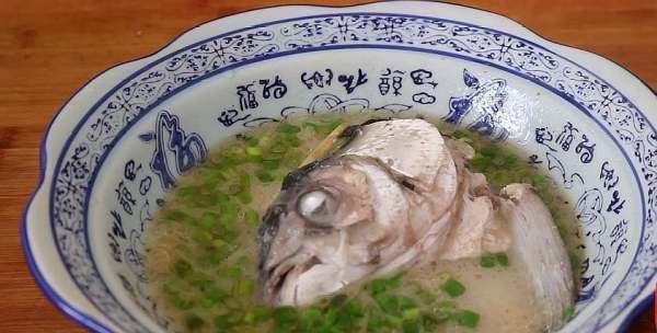 怎样炖鱼头不腥又好吃,鱼头汤怎么做才不腥而且汤白图4