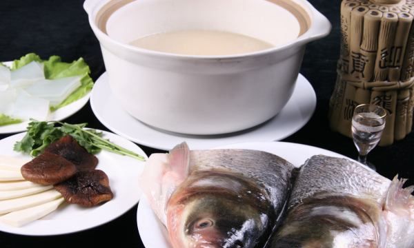 怎样炖鱼头不腥又好吃,鱼头汤怎么做才不腥而且汤白图11