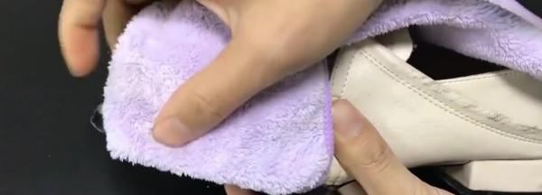 漆皮皮鞋划痕怎么修复,漆皮鞋子有划痕怎么办图3