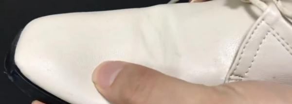 漆皮皮鞋划痕怎么修复,漆皮鞋子有划痕怎么办图4