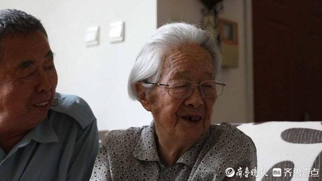 抗战胜利70周年纪念章收藏价 六枚纪念章背后的百岁抗战老兵和她的孩子们(4)