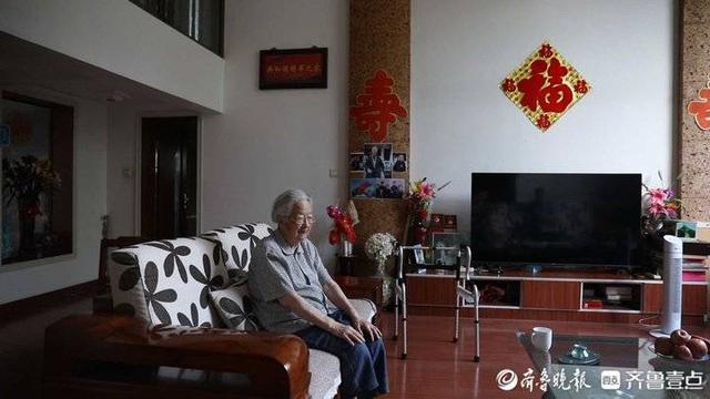 抗战胜利70周年纪念章收藏价 六枚纪念章背后的百岁抗战老兵和她的孩子们(5)