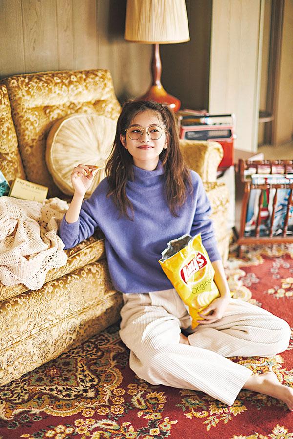 一件黑色针织衫的七种搭配（一件紫色针织衫的穿搭灵感）(13)