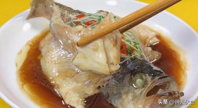 ​清蒸鲈鱼怎么做肉才鲜嫩好吃（只要记住这6个步骤）