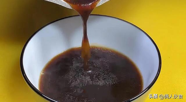 清蒸鲈鱼怎么做肉才鲜嫩好吃（只要记住这6个步骤）(8)