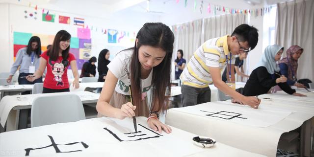 现在的女孩子选择什么专业好（适合女生报考的6大专业）(4)