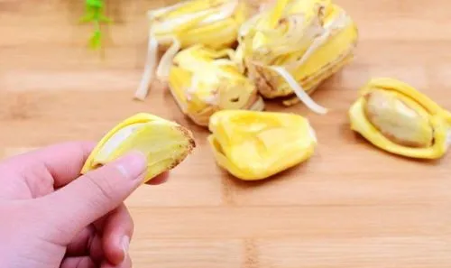 怎么开菠萝蜜不粘刀不粘手,怎么开菠萝蜜的视频教程图1