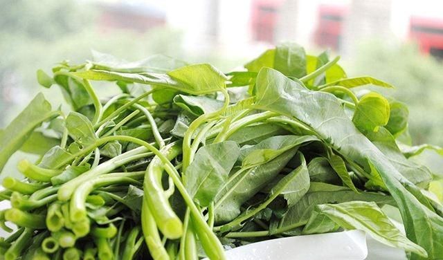 吃空心菜要注意什么，听人说空心菜吃多了不好,为什么？图1