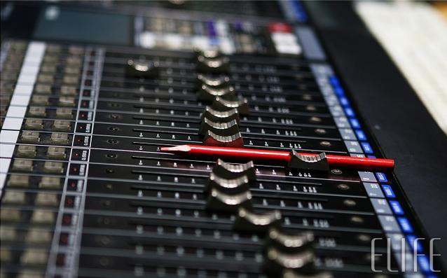 如何设置手机音乐均衡器（手机音乐EQ均衡器调节音效简单小技巧）(1)