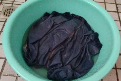 ​衣服掉色用什么泡就不掉了,如何处理衣服褪色