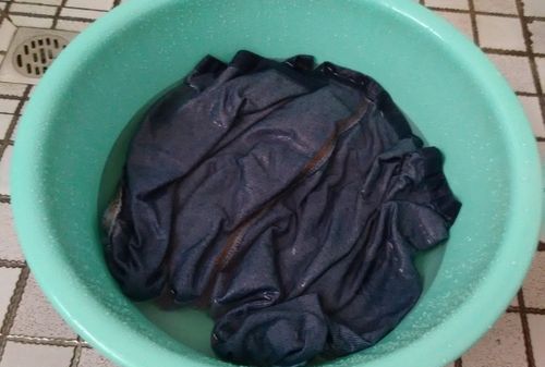 如何处理衣服褪色