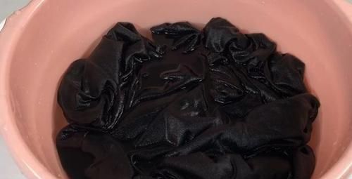 衣服染颜色了用什么洗得掉