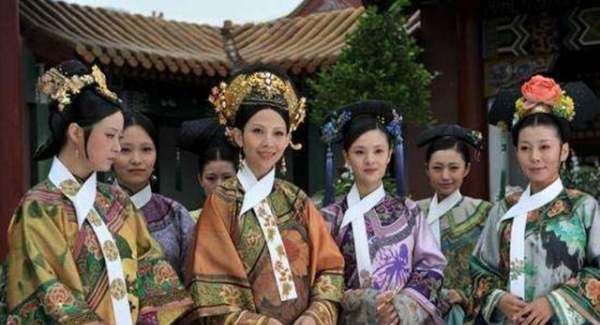 答应常在贵人睡通铺,故宫每个宫住几个妃子图5