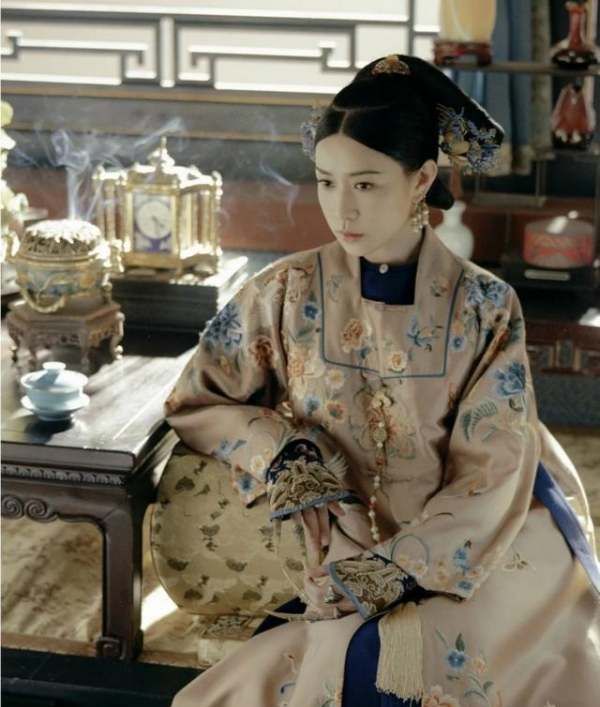 答应常在贵人睡通铺,故宫每个宫住几个妃子图1