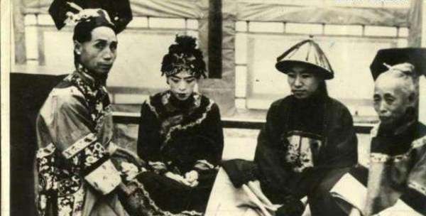 答应常在贵人睡通铺,故宫每个宫住几个妃子图9