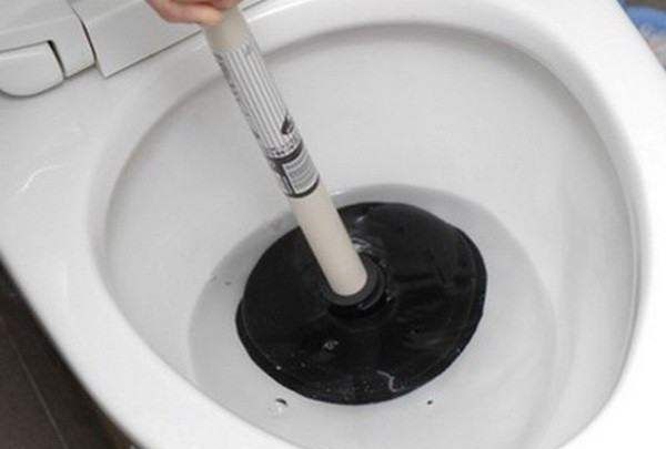 马桶堵住了该怎么疏通最简单方法,坐马桶堵了疏通的最简单方法小苏打图7