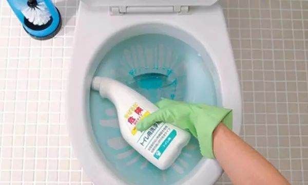 马桶堵住了该怎么疏通最简单方法,坐马桶堵了疏通的最简单方法小苏打图2