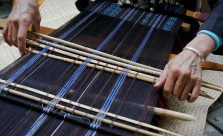 最简单的苗族服饰（贵州苗族传统服饰工艺近乎失传）(2)