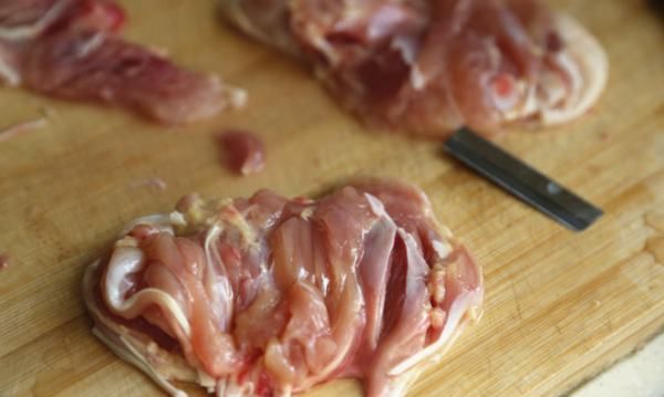 怎样炸鸡腿又香又脆,炸鸡腿怎么炸才又脆又嫩图4