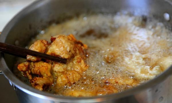 怎样炸鸡腿又香又脆,炸鸡腿怎么炸才又脆又嫩图17