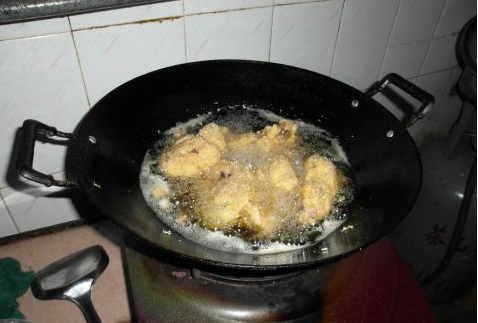 怎样炸鸡腿又香又脆,炸鸡腿怎么炸才又脆又嫩图35