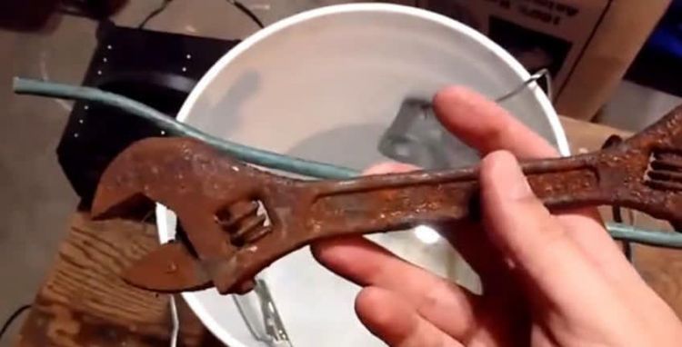 怎么用电解的方法除铁锈呢