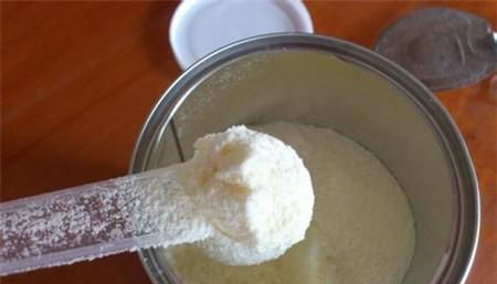 奶粉变色了还能喝吗,婴儿奶粉 受潮夏天空气湿润板结 变黄还能喝 - 百度宝宝知道