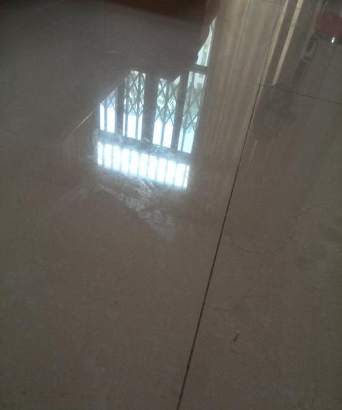 天热家里的瓷砖地板全部是水珠怎么办