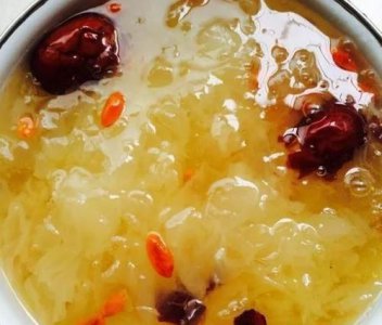 ​银耳红枣汤隔夜能吃吗，银耳红枣汤可以隔夜吃吗？