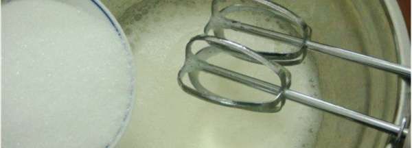 打蛋器打发蛋清需要多长时间,用打蛋器打发蛋清需要多长时间图3