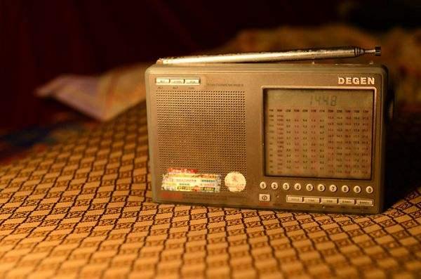 手机上如何使用收音机广播（手机FM收音机关键时刻能救命）(2)