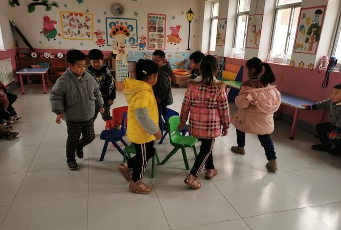 大班抢椅子游戏评语