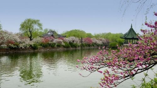 正是江南好风景的下一句是什么?是谁写的?