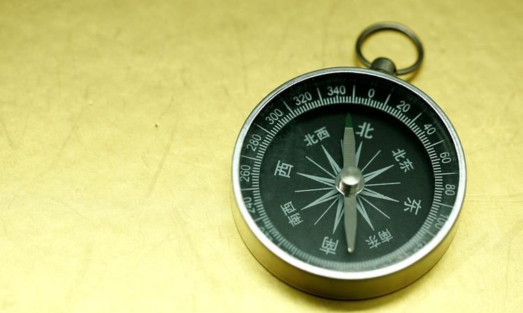 指南针在月球上能正确指引方向吗:在月球上指南针为什么不起作用