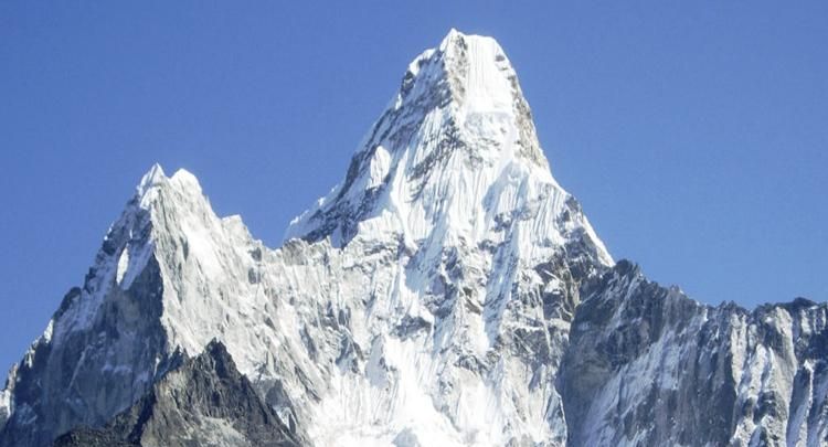 巍然屹立的意思