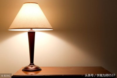 ​四年级小练笔月下情景两百字（小学优秀作文展览）